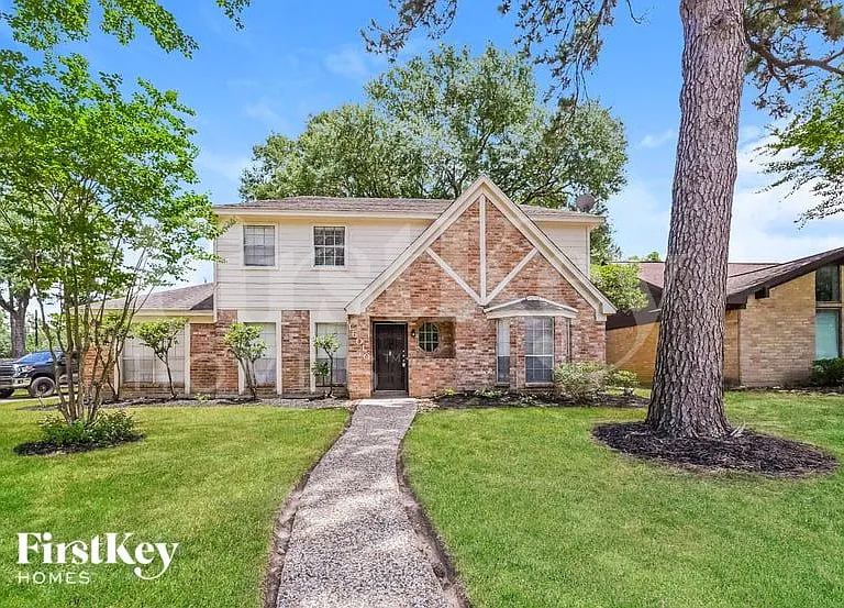 16010 Pebble Bend Dr — Photo 1