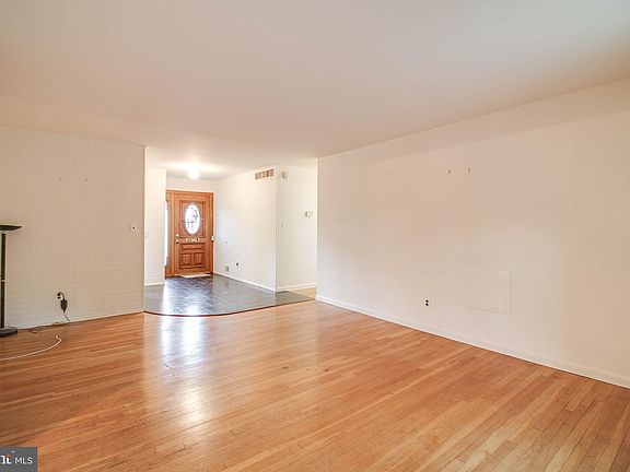 3rd image of 6427 Clifton Forge Cir