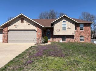 1029 Chicory Ln, Aurora, MO 65605
