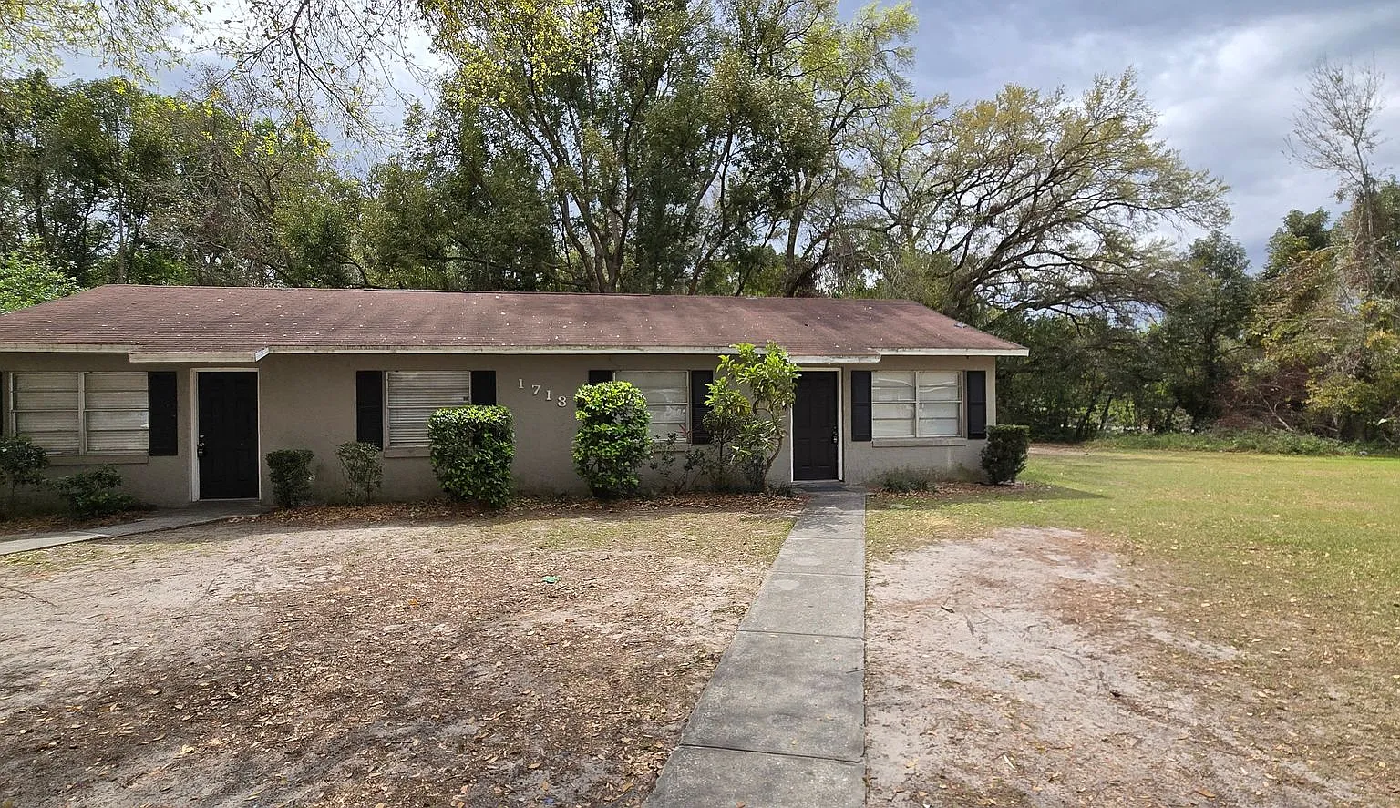 2 Bed / 1 Bath Duplex (Move In Special 1/2 Off 1st Month's Rent) — Photo 1