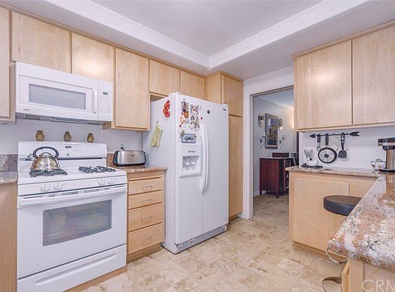 3rd image of 6268 E Northfield Ave
