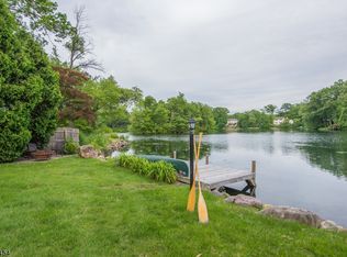 20 Lakewood Dr, Denville, NJ 07834