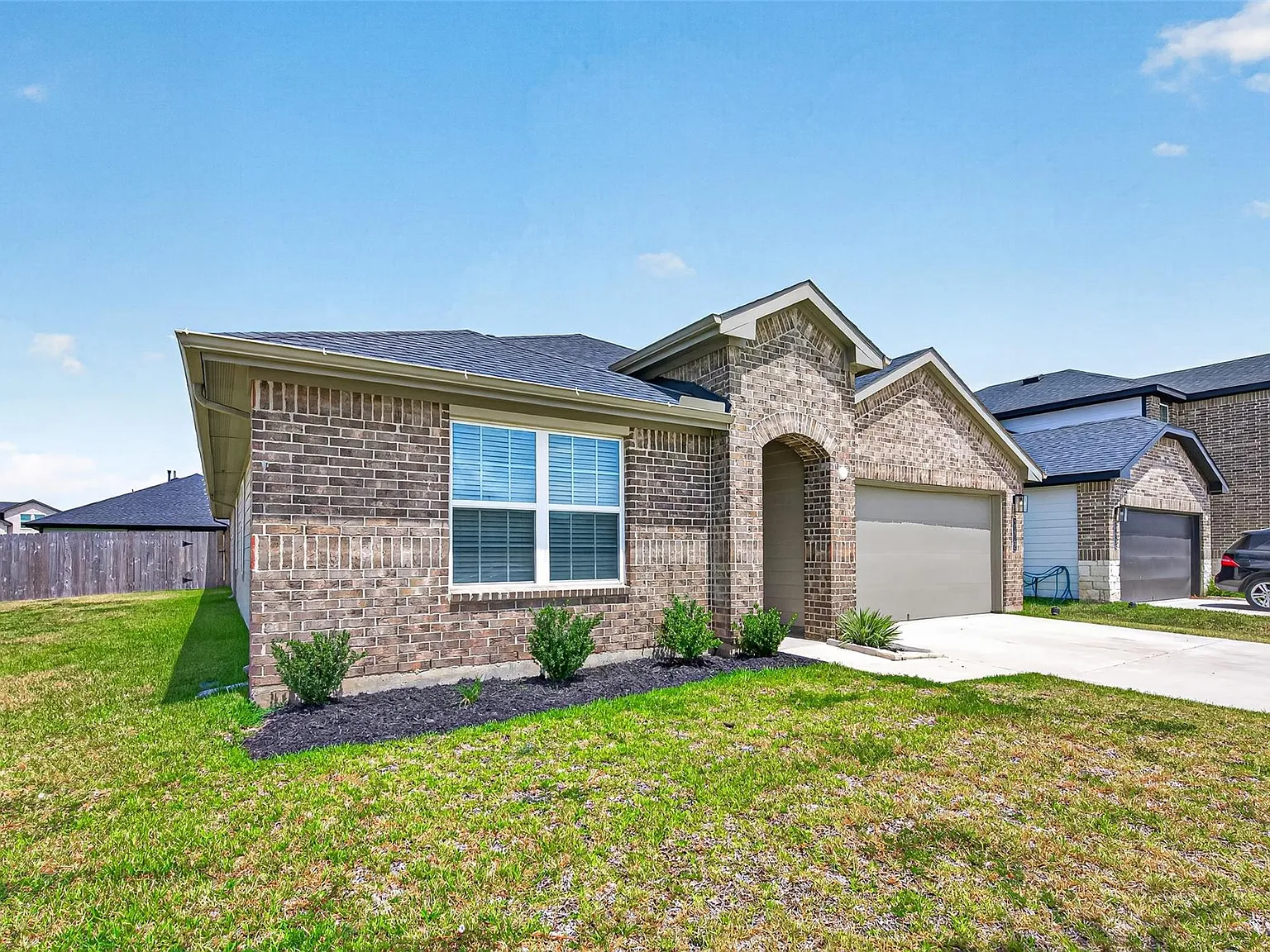 5 bed, 3.0 bath, 2270 sqft, $2,800 — Photo 3