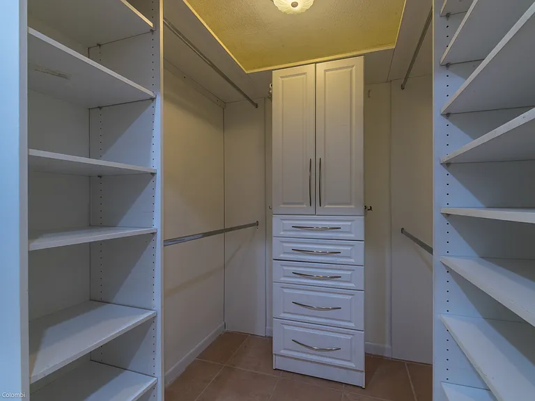Walking Closet