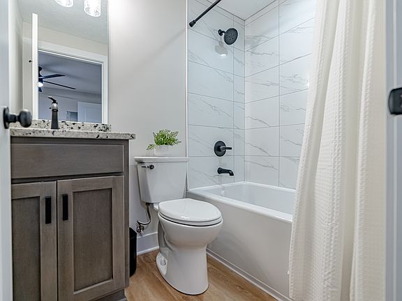 4th image of 422 Lexington Ave #15