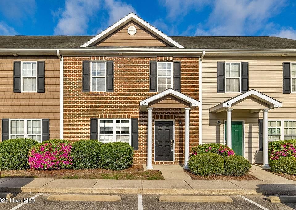 1st image of 114 Lincoln Place Cir