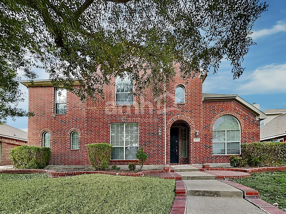 8001 Amesbury Ln