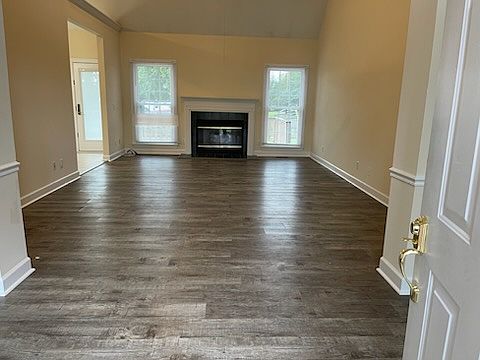 3rd image of 1001 Sugartree Point