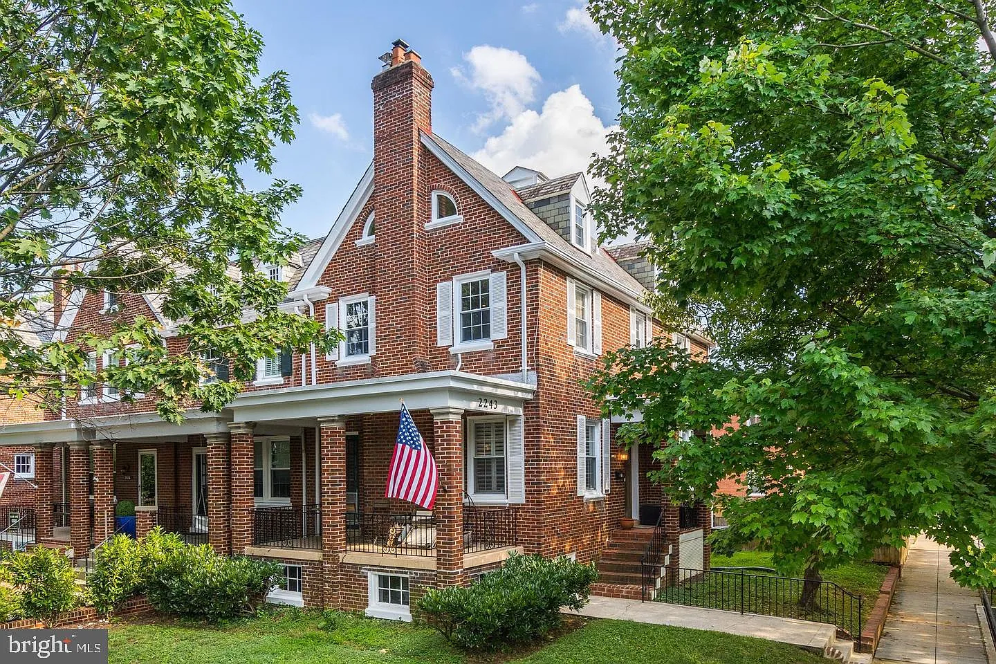 5 bed, 3.5 bath, 3000 sqft, $7,800 — Photo 1