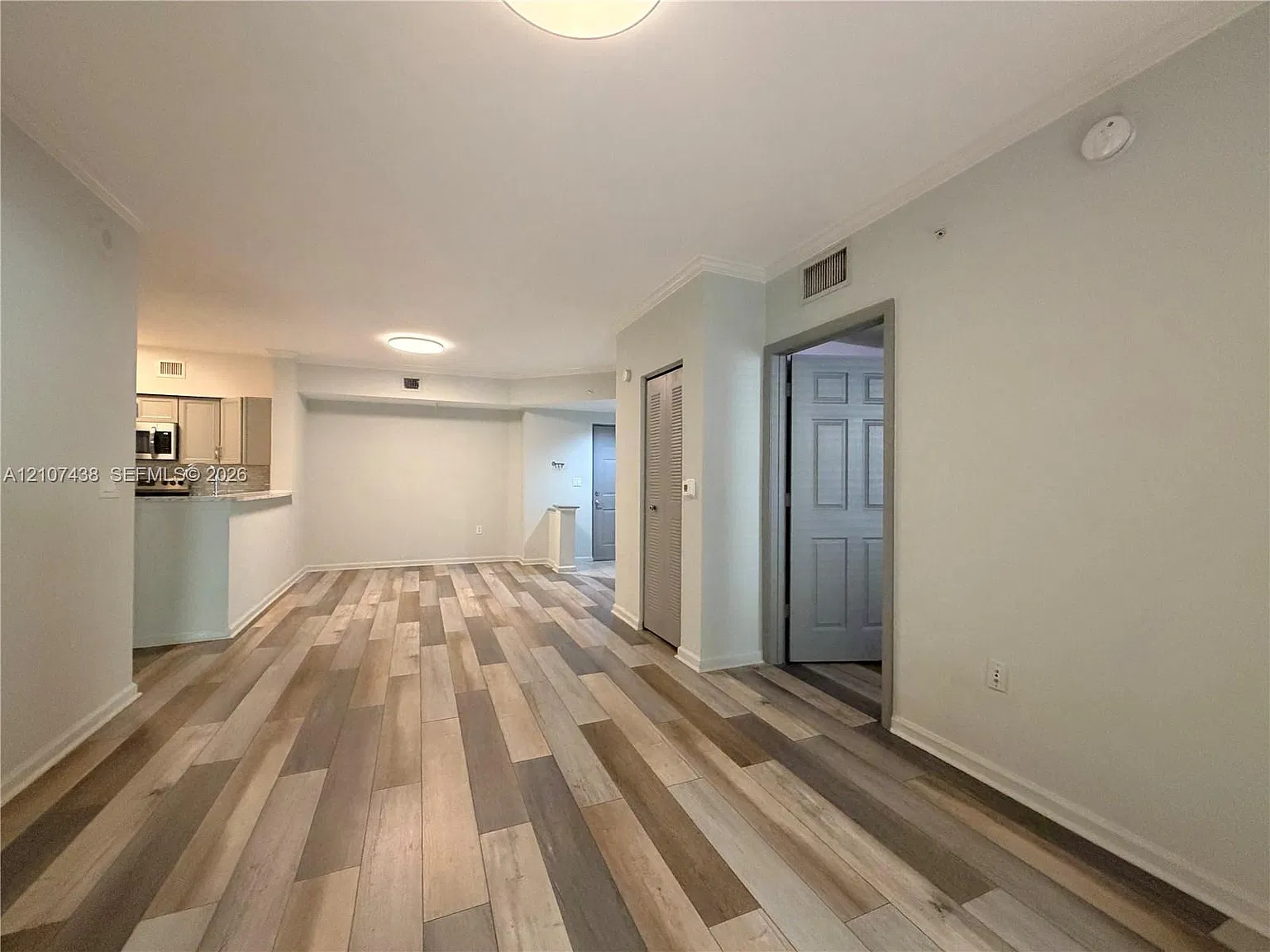 Porto Bellagio Condo — Photo 2