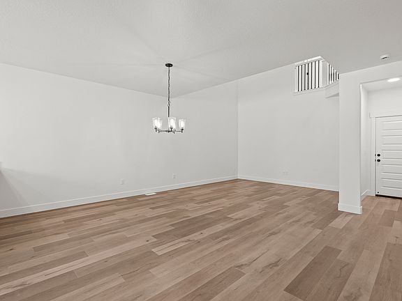 4th image of 1557 W Skyline Dr