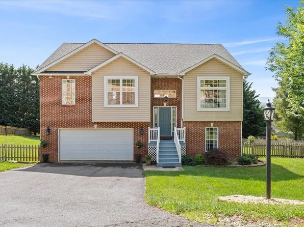 155 Valley View Ave, Mount Sidney, VA 24467