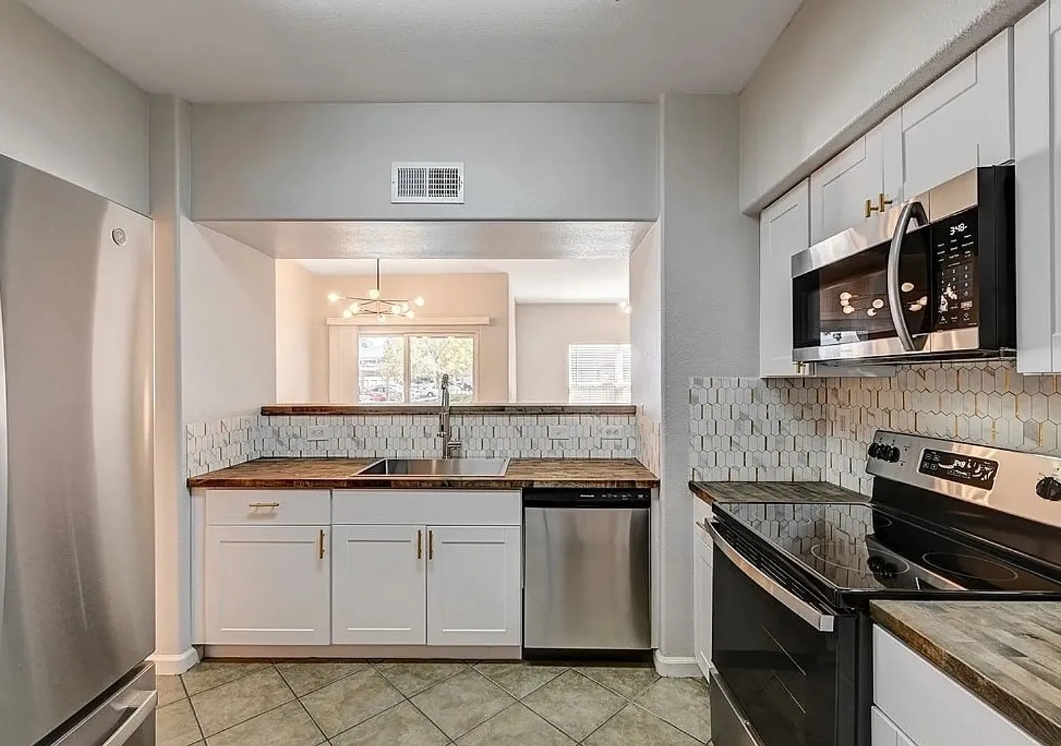 Modern 2-Bedroom Condo in Gated Southwest Las Vegas Community! — Photo 3