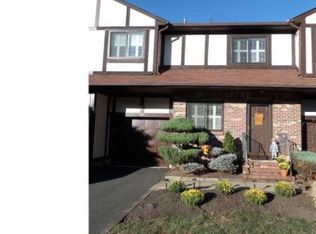 10 Devonshire Ct, Ewing, NJ 08628