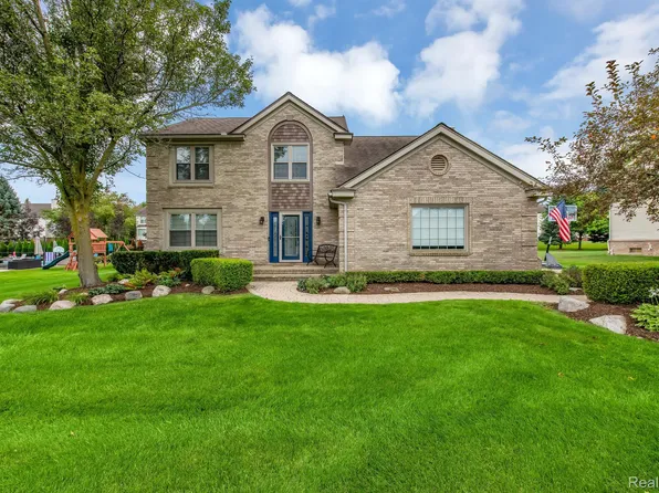 3878 Kossuth Rd, Lake Orion, MI 48360