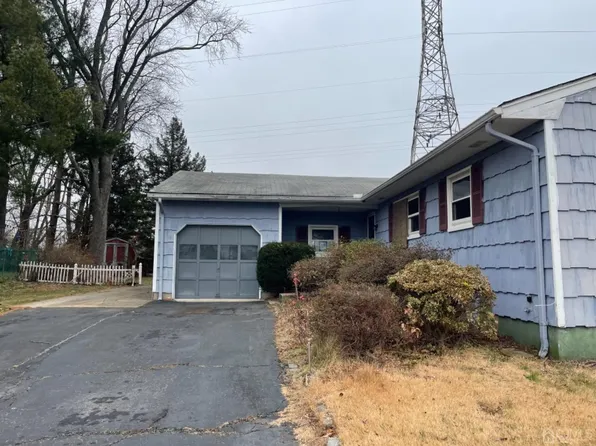 14 Surrey Ln, Parlin, NJ 08859