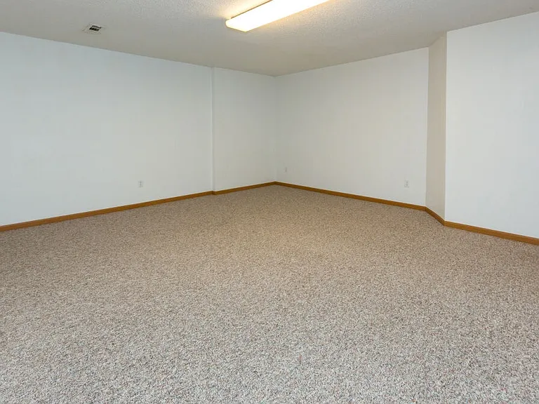 Ashworth Pointe & Foxboro Townhomes — Photo 21