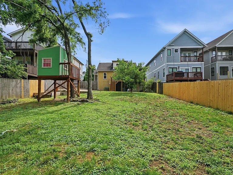 527 Stevenson St — Photo 52