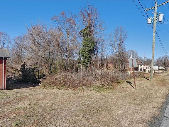 3rd image of 626 King St