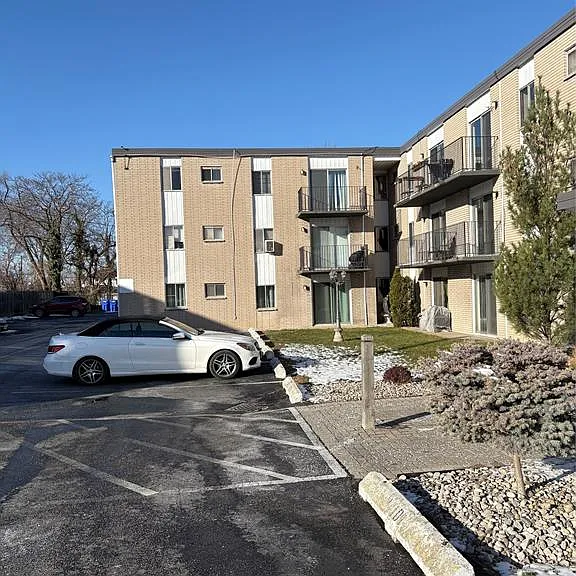 6490 Wyandotte St E #210 — Photo 2