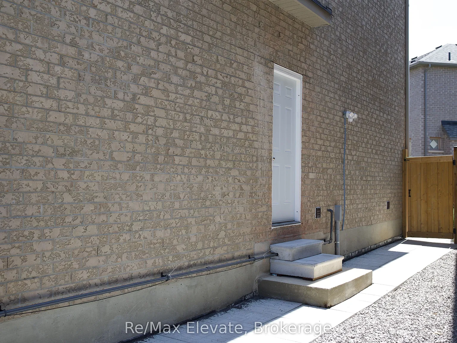 3 bed, $2,200 — Photo 2
