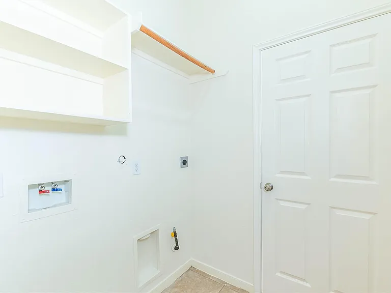 2201 Signal Hill Dr — Photo 17