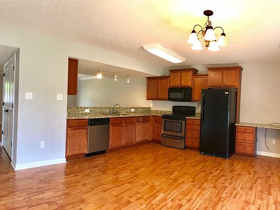 3rd image of 20 Lawton Cir