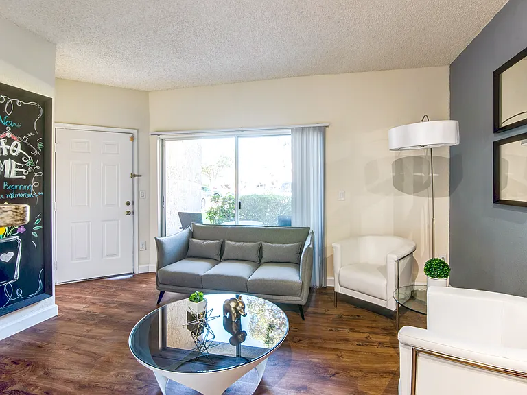 Waterford Point Apartments — Photo 32