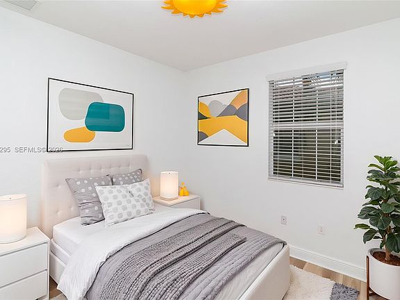 5th image of 1510 SW 147th Ter
