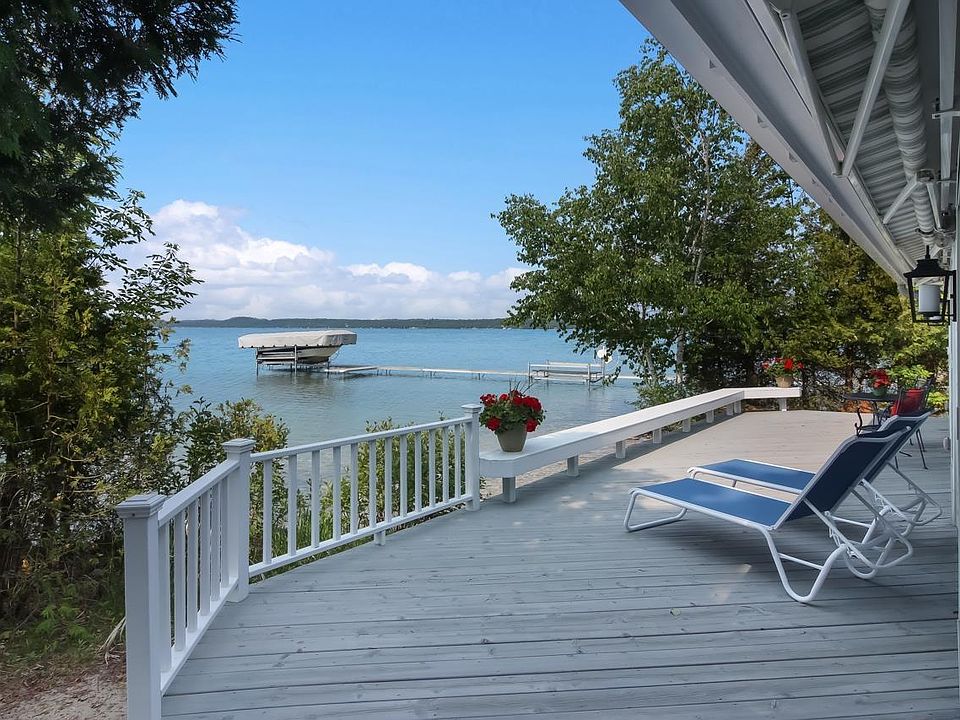 1273 Crystal Dr, Frankfort, MI 49635 Zillow