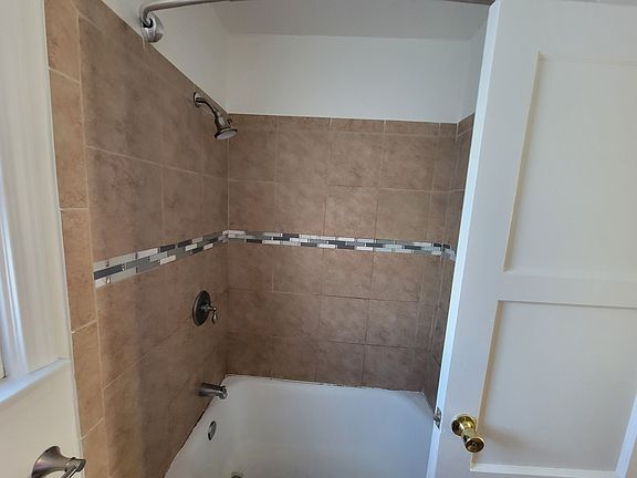 5th image of 920 S Grevillea Ave APT C