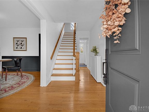 5th image of 119 W Davis St
