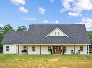 20 Hubert Ladner Rd, Poplarville, MS 39470