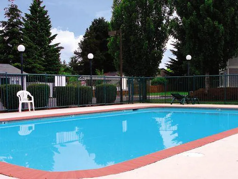 Steeple Chase Apartments — Photo 20