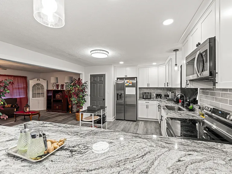 102 Adams Dr — Photo 8