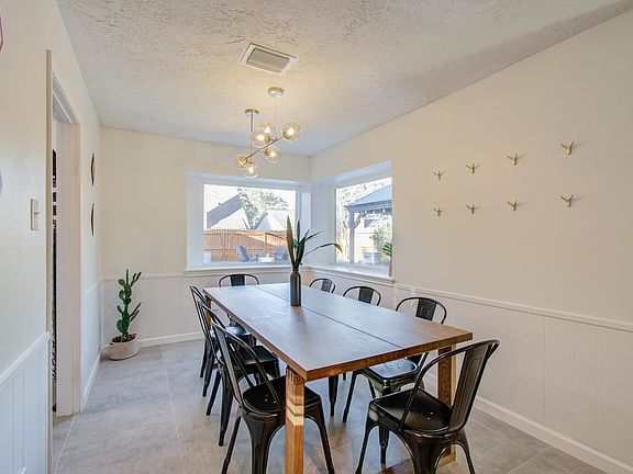 3rd image of 9614 Springmont Dr