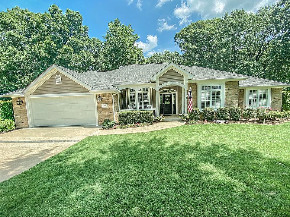 1st image of 1519 N Woodland Dr