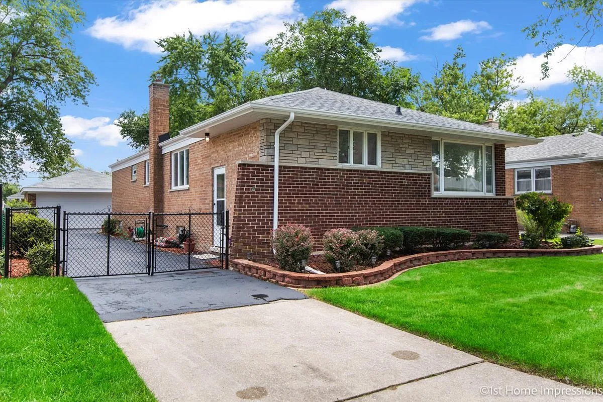 15955 Debbie Ln photo 1