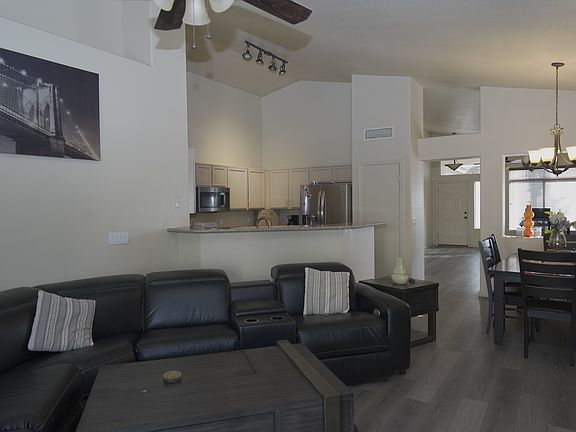 4th image of 3631 S Hawthorn Dr