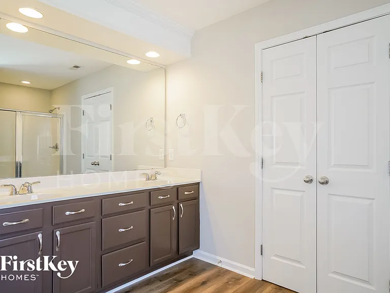 8163 Willowglen Dr — Photo 10