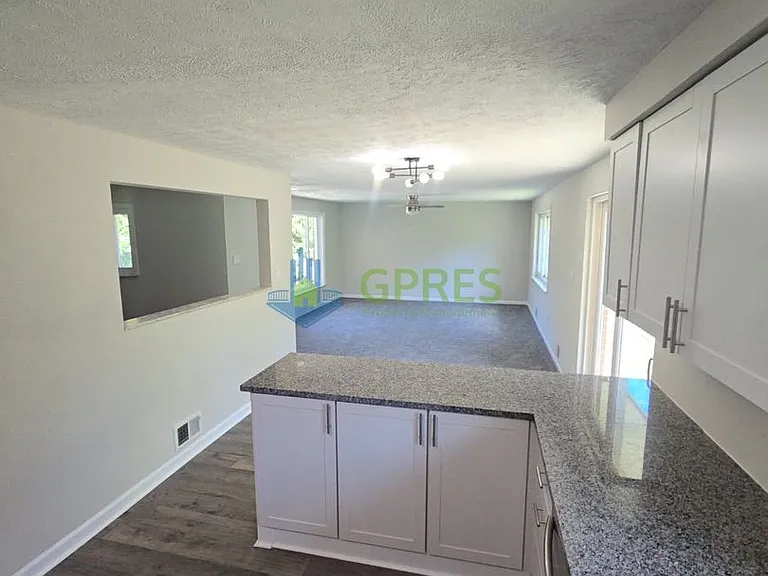 5601 Rodgers St — Photo 10