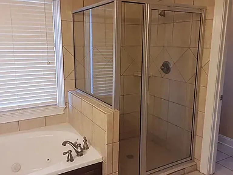 1070 Camden Park Dr — Photo 11