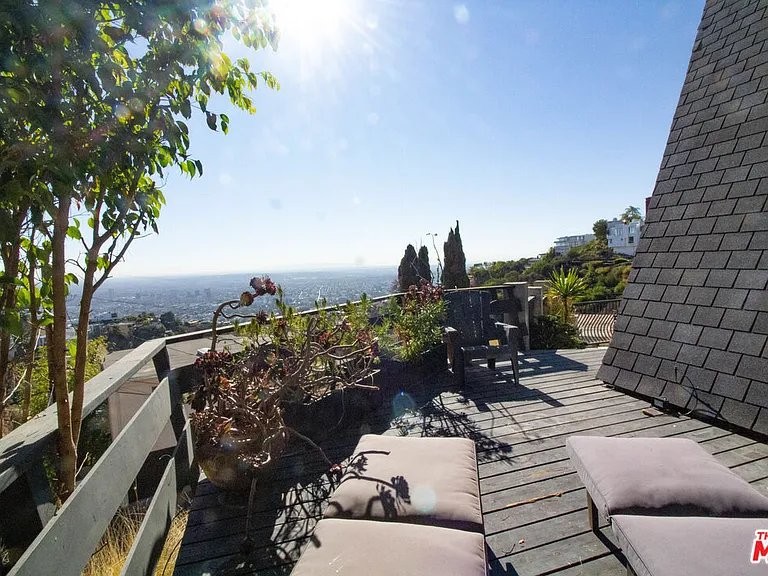 2144 Sunset Plaza Dr — Photo 38