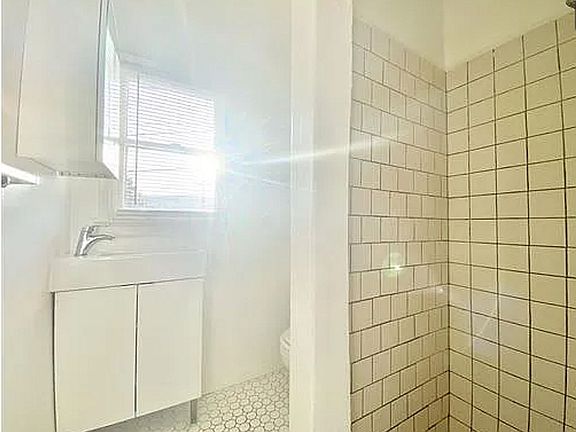 5th image of 2835 Huron St #75
