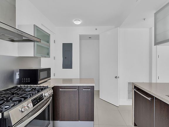 5th image of 928 Pennsylvania Ave #7