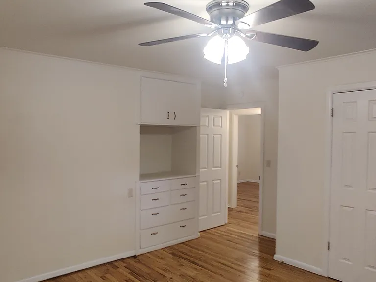 1350 N Kings Dr — Photo 8