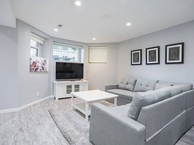 3556 N Wilton Ave #1 — Photo 6