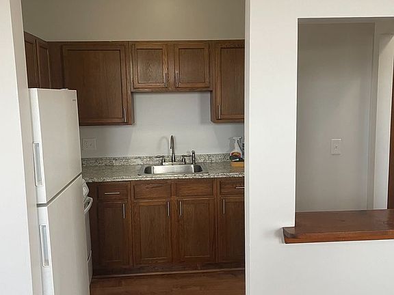 5th image of 118 W Saint Joseph St Unit 2