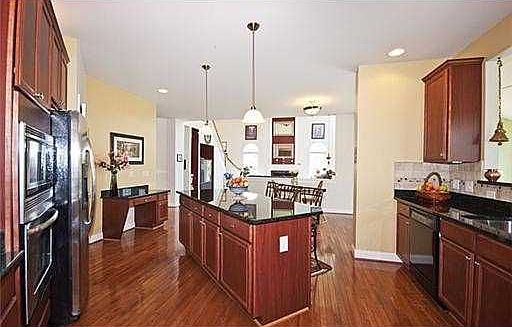 5th image of 3302 Woodhill Cir