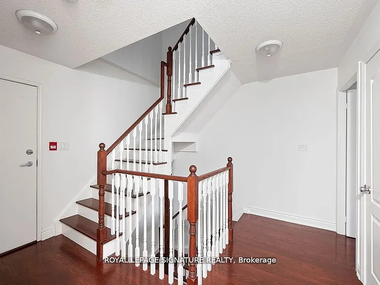 1 Rean Dr #Townhouse 9 — Photo 13
